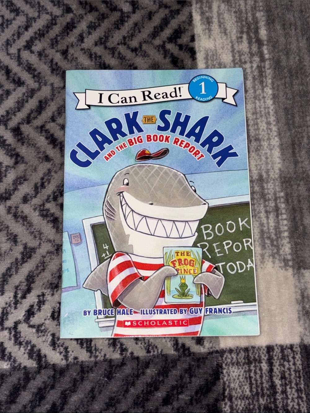 Scholastic Clark the Shark I Can Read! Book - Blue, Red, White, Gray
